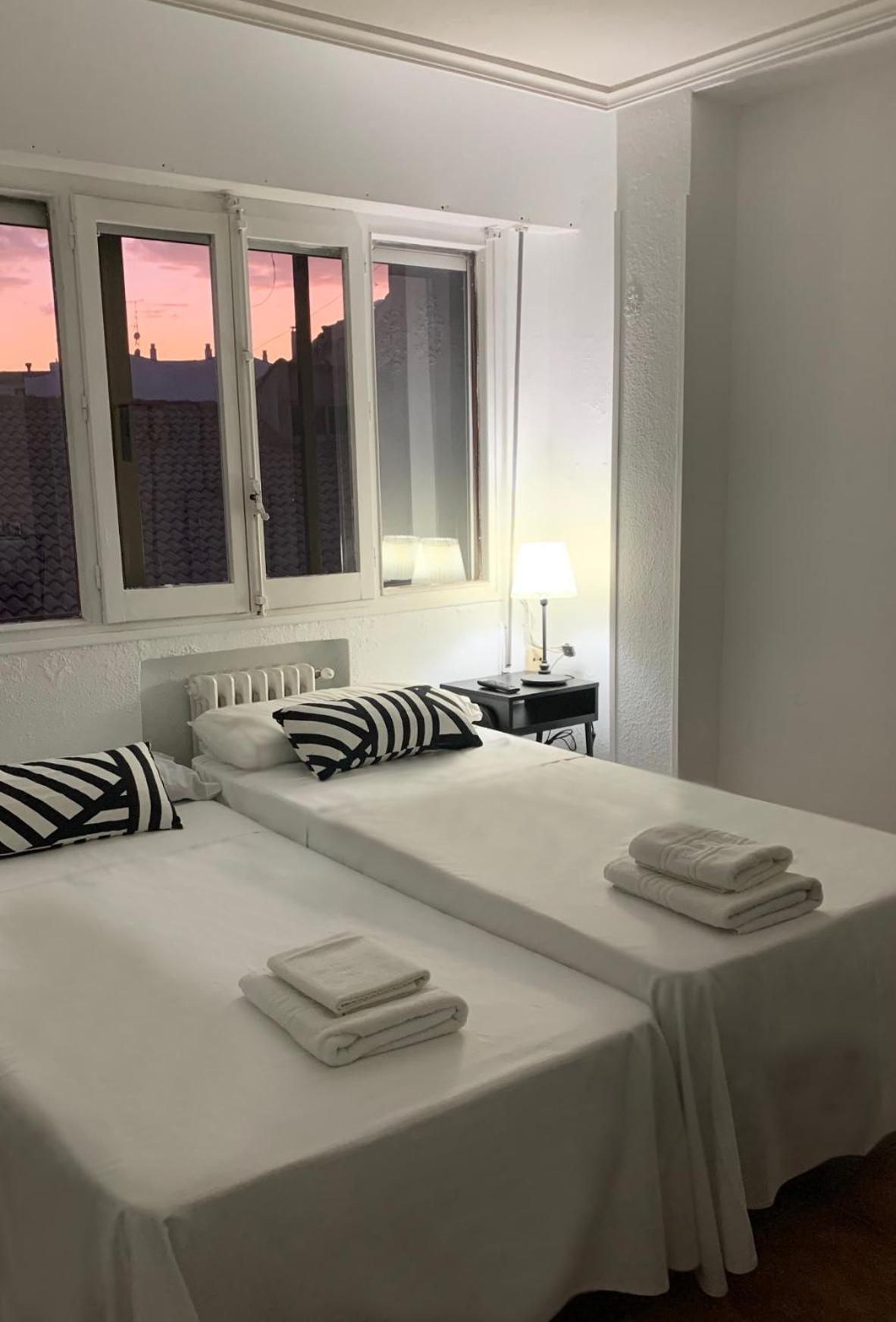 Hotel Y Restaurante Puerta De Aranda Aranda de Duero Eksteriør billede